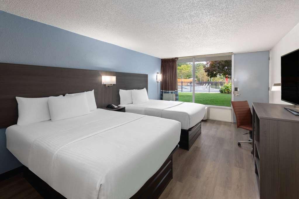 Super 8 By Wyndham Riverside Al Quarto foto