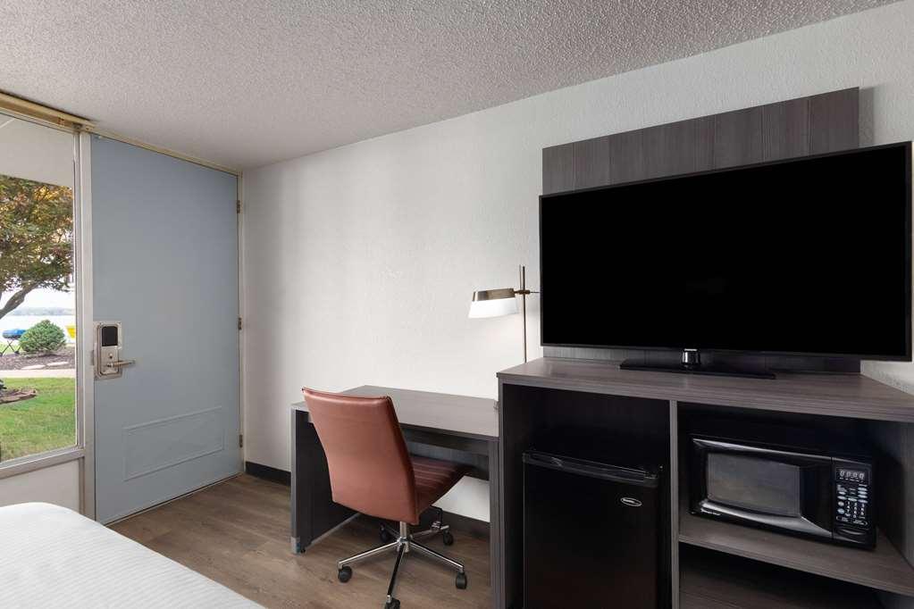 Super 8 By Wyndham Riverside Al Quarto foto